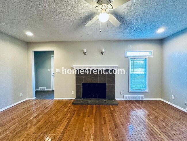 Building Photo - Adorable Home Featuring Wood Floors, SS Ap...