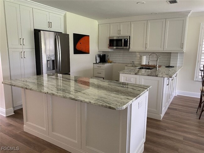 Foto del edificio - 8361 Grand Palm Dr