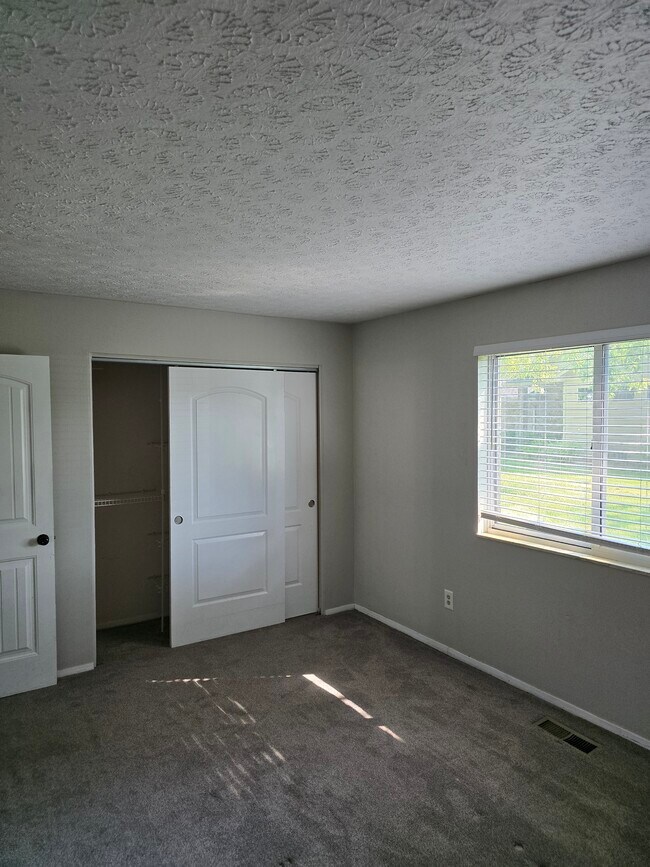 Building Photo - 522-524 Holderman Pl.