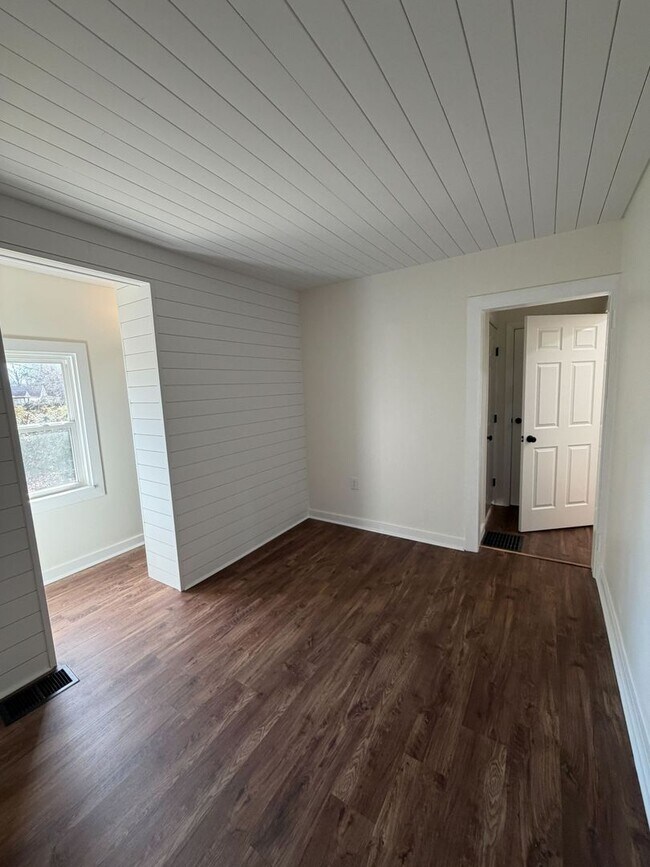 Foto del edificio - 2 Bed | 2 Bath | Office/Flex Room | 1 Acre Lot | Pickerington Schools