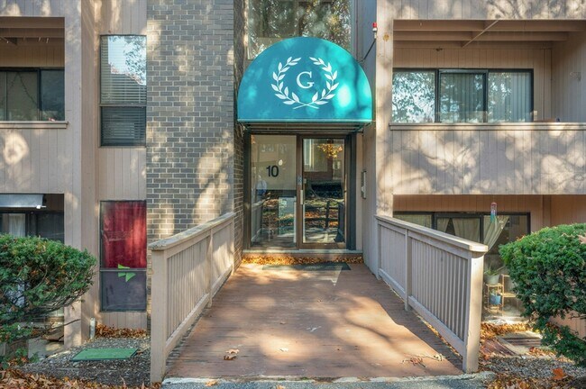 Foto del edificio - 10 Shrewsbury Green Dr