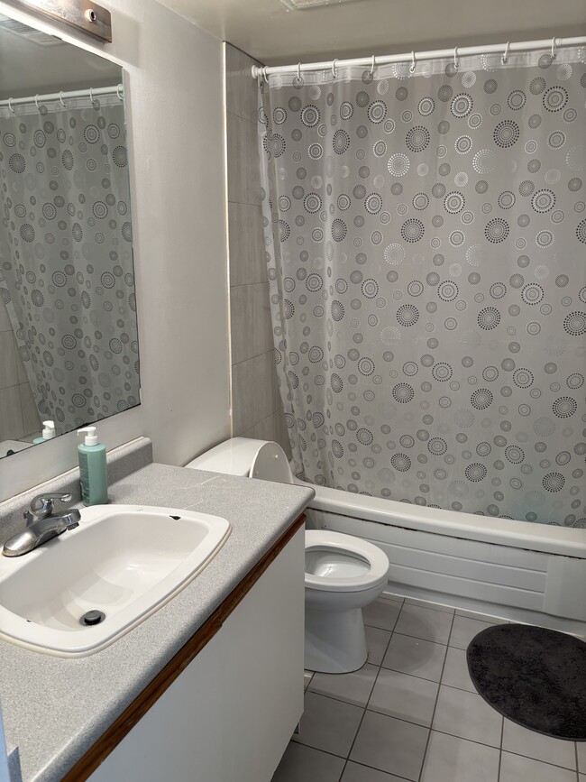 Photo du bâtiment - 3233 Eglinton Av E