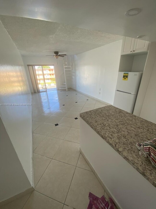 Building Photo - 6580 W Flagler St