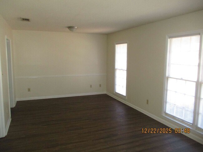 Building Photo - 2024 Oglethorpe Ave