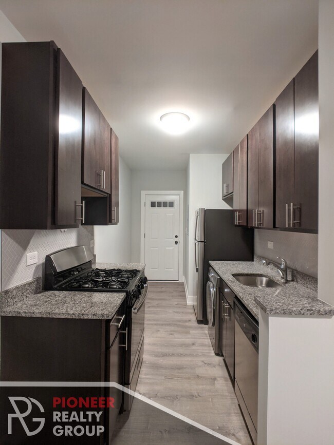 Foto del edificio - 711 W Brompton Ave