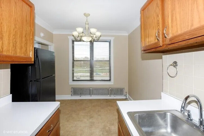 Building Photo - One-bedroom unit available at South Shore