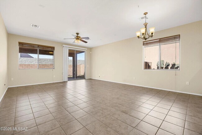 Foto del edificio - 2221 E Stone Stable Dr