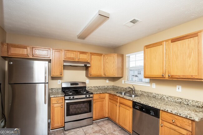 Building Photo - 3301 Sapphire Ct