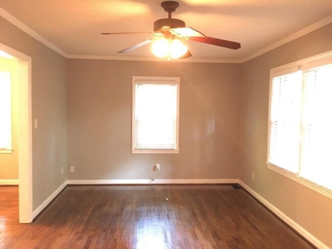 Building Photo - 1031 Oakview Dr