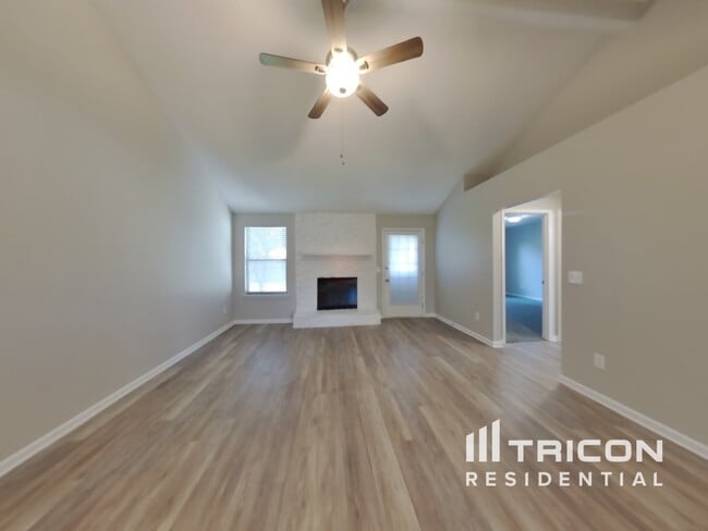 Building Photo - 9736 Villiers Dr S