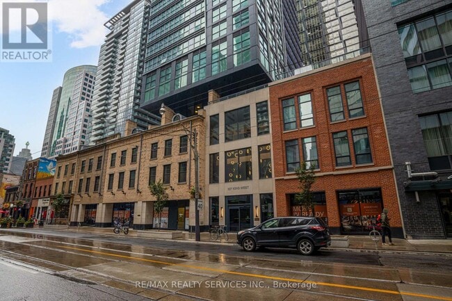 Building Photo - 327 King St W