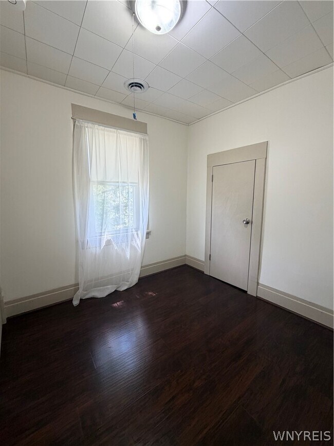 Foto del edificio - 80 Meadow Pl