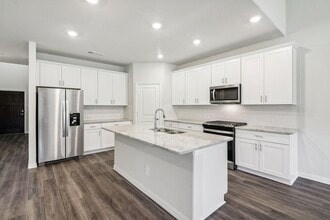 Building Photo - 701 Easthill Dr