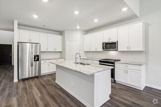 Building Photo - 701 Easthill Dr