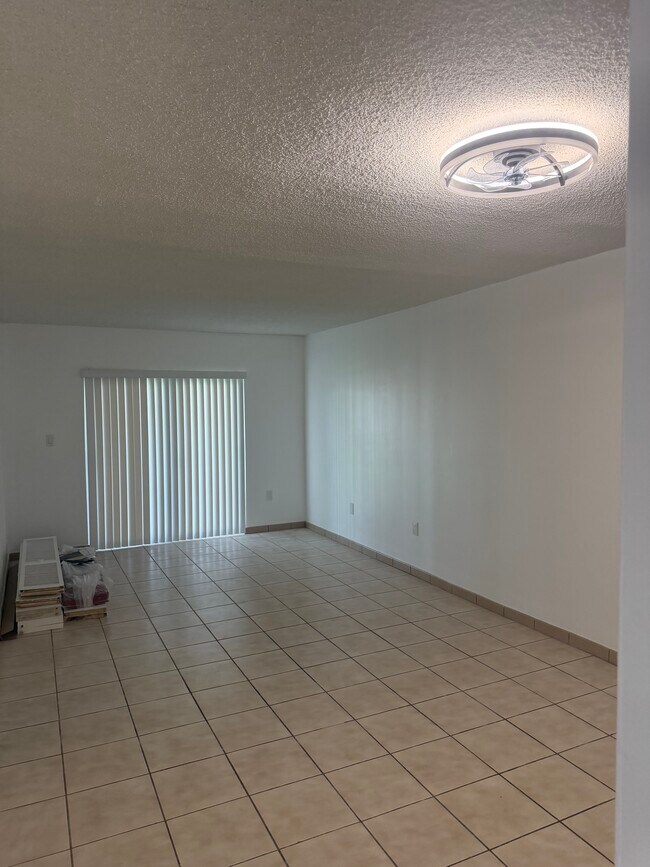 Foto del edificio - 9000 SW 24th St