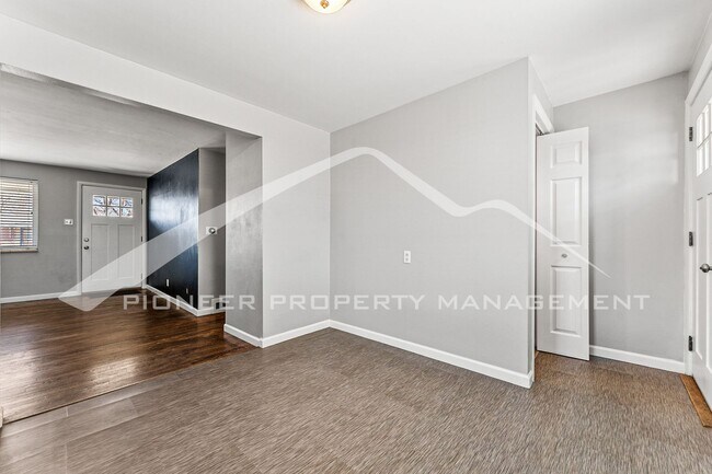 Foto del edificio - Spacious Home with Fenced Yard and Washer/...