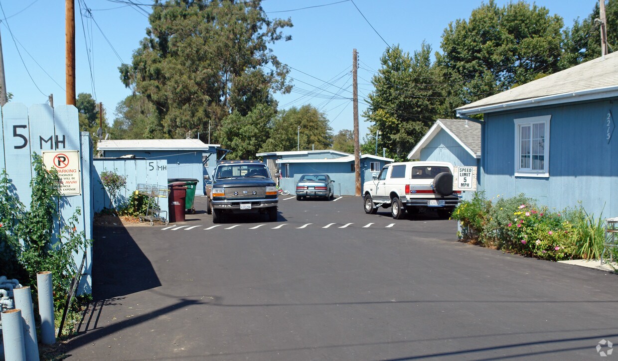 Primary Photo - 2215 E Lake Ave