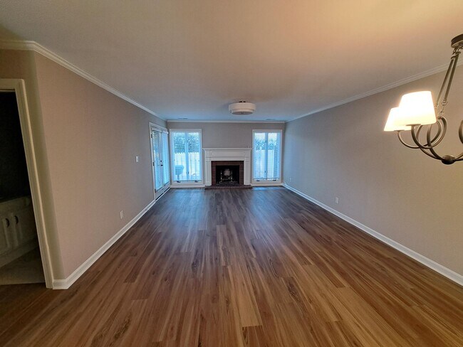 Building Photo - 616 Croston Dr