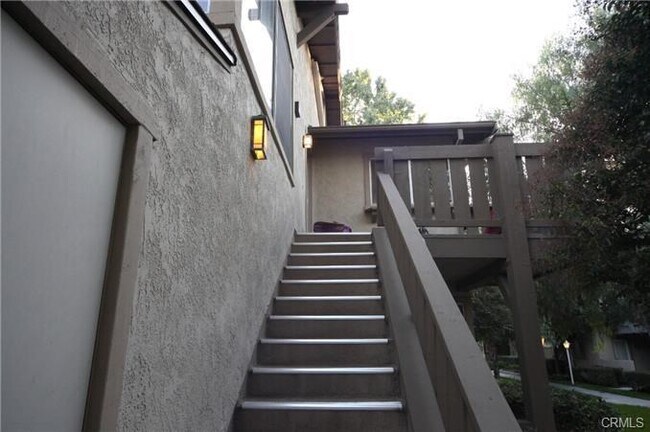 Building Photo - 57 Smokestone