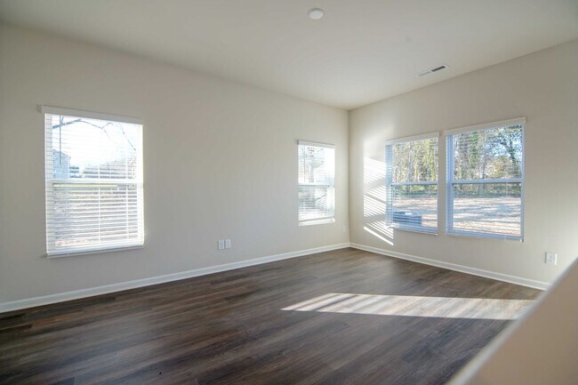 Foto del edificio - 3 Bedroom Duplex Home Available Now in Cherryville, NC