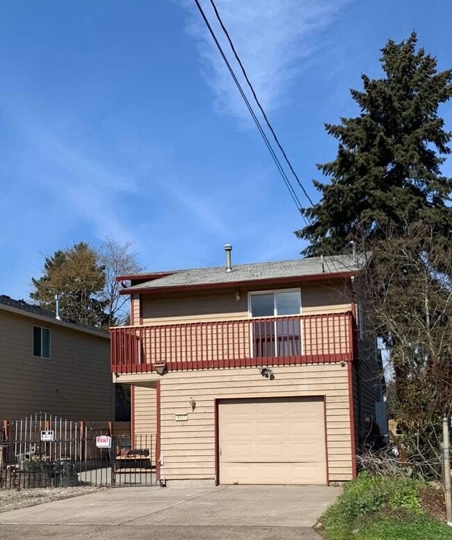Building Photo - 8541 SE Gray St