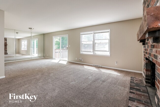 Building Photo - 876 N Commonwealth Ave