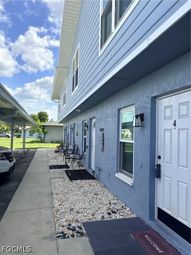 Building Photo - 4520 SW 8th Pl