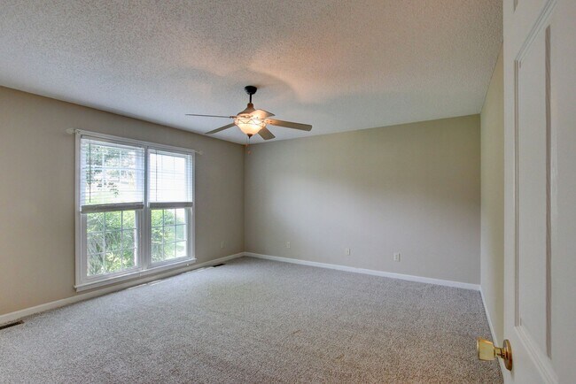 Foto del edificio - Available Now