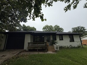 Building Photo - 136 N Crown Point Dr
