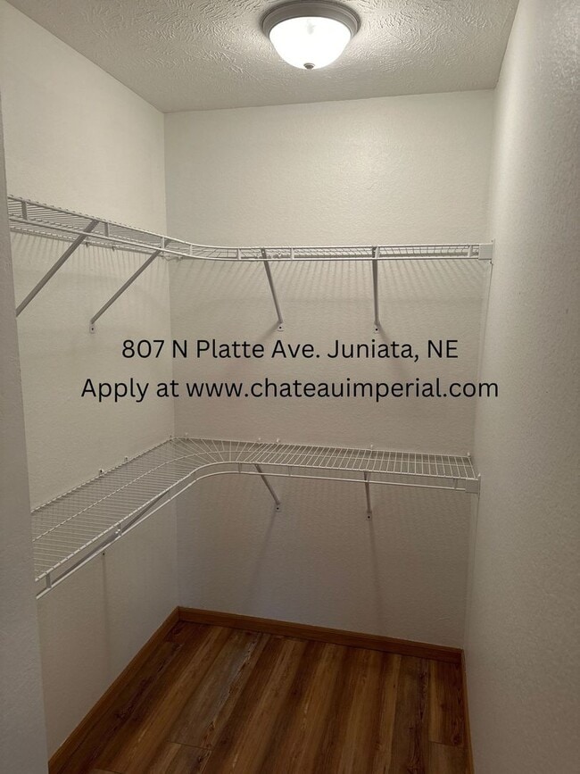 Building Photo - 2 bedroom house