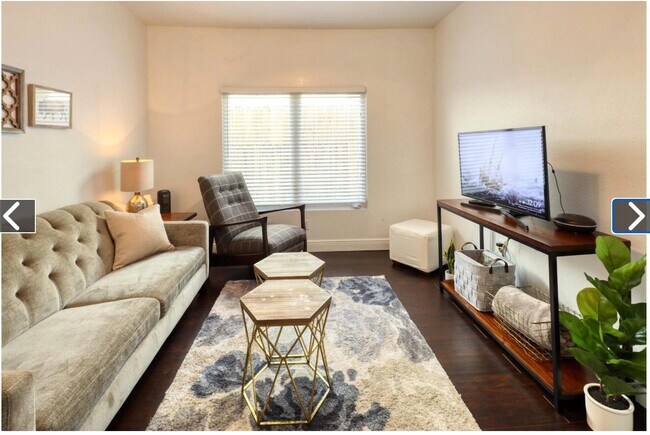 Building Photo - 518 Biscayne Dr
