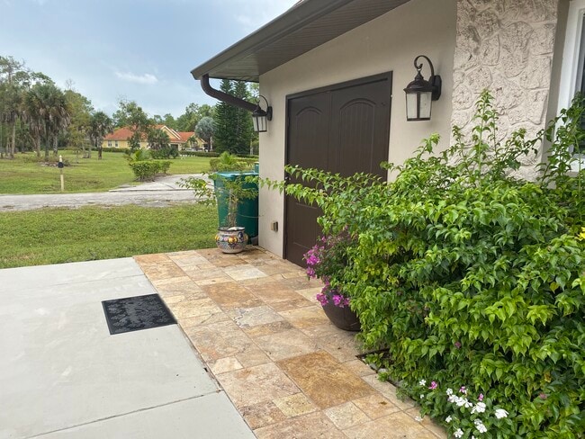 corner cull the sac - 493 Castle Dr