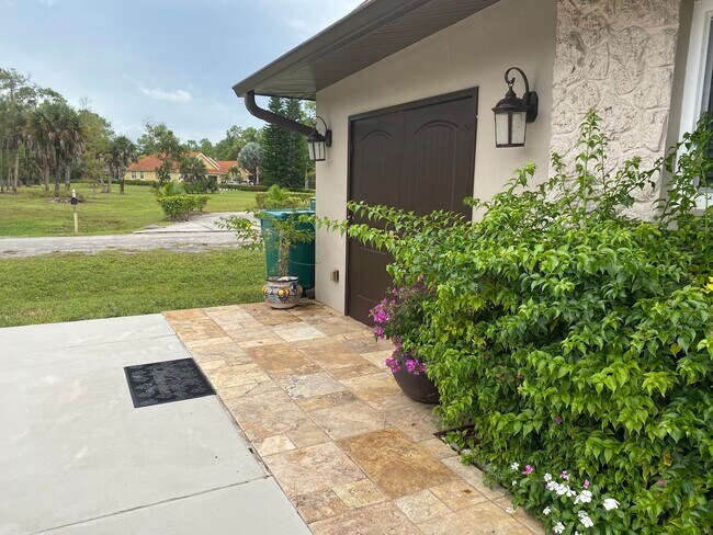 cull la salida de la esquina - 493 Castle Dr