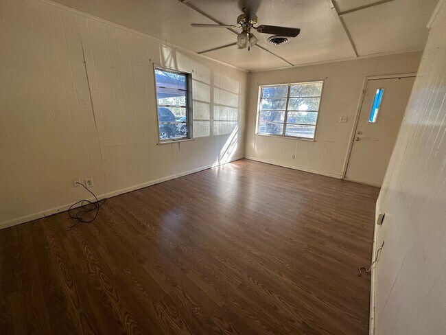 Building Photo - Cute 3 Bedroom Home in Mooretown