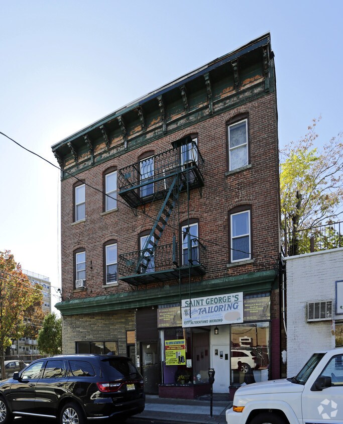 Building Photo - 10 E 21st St