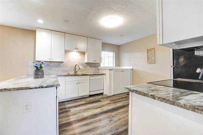 Foto del edificio - 2101 Fountain View Dr