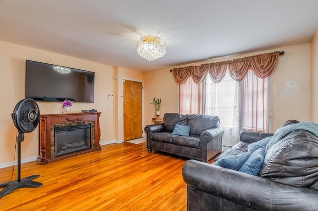 Building Photo - 310 Cator Ave