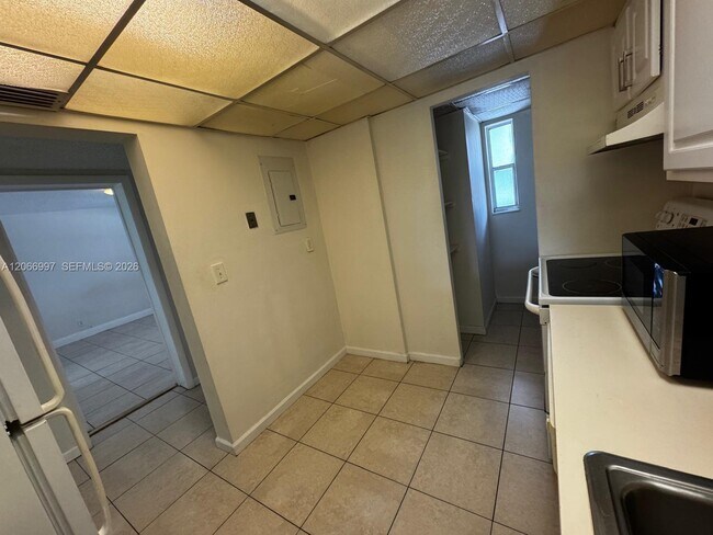 Foto del edificio - 8020 Fairview Dr