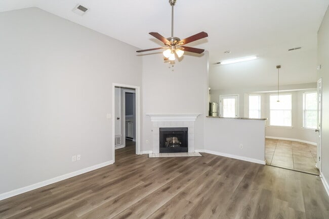 Building Photo - 7096 Lagrange Hill Dr