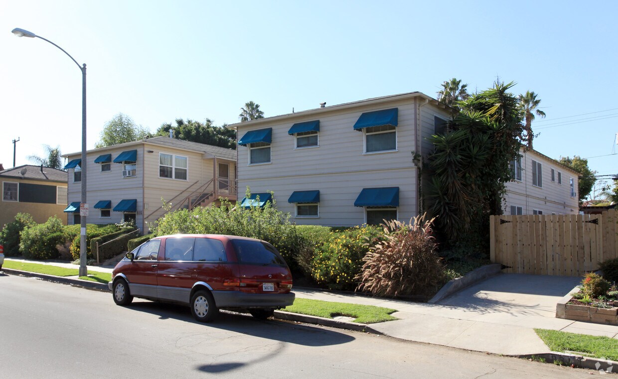 Foto del edificio - 815 Bennett Ave