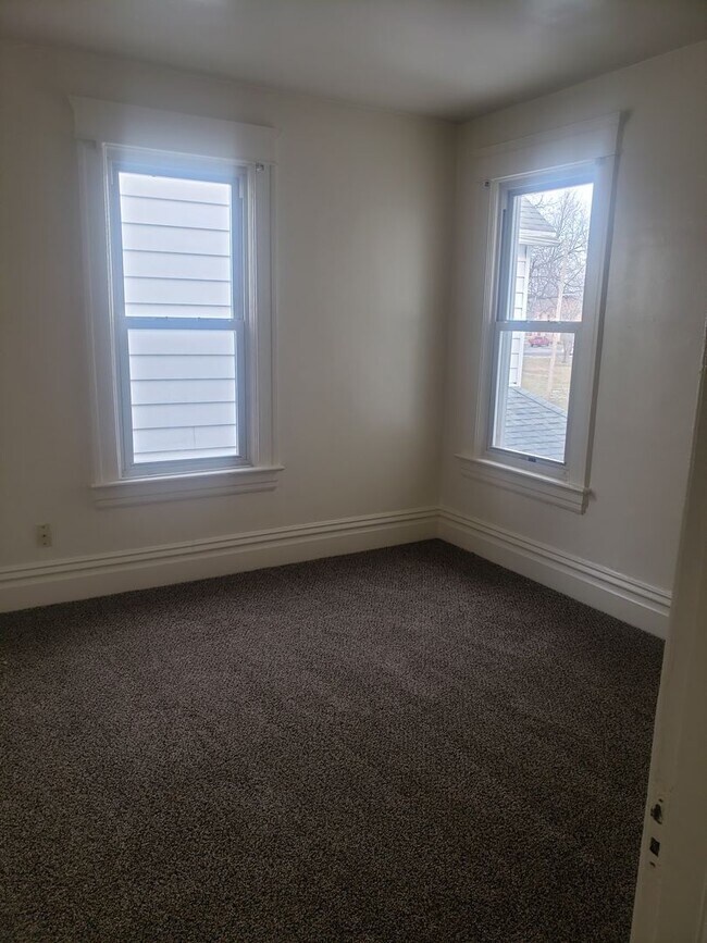 Building Photo - 2 BR Apartment near Franke Park