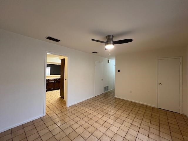 Foto del edificio - 4221 Logan Ave
