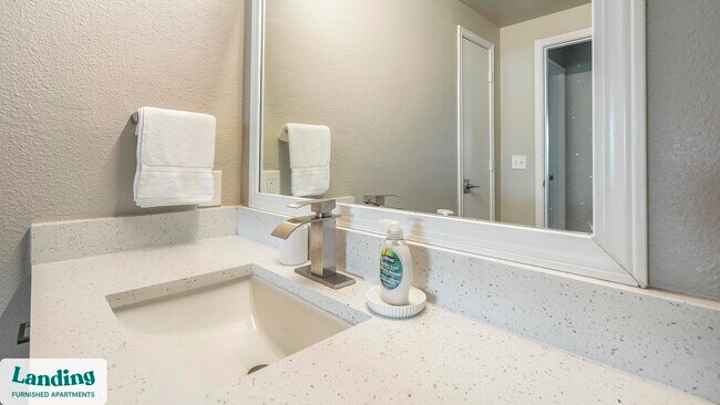 Foto del edificio - 7027 Farm-To-Market Rd 78