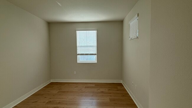 Building Photo - 829 Bamboo Dr