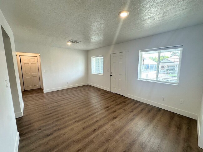 Building Photo - 435 S 900 W