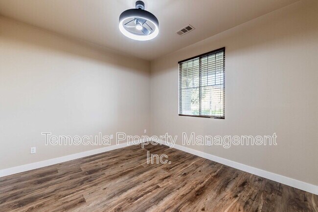 Foto del edificio - 30643 View Ridge Ln