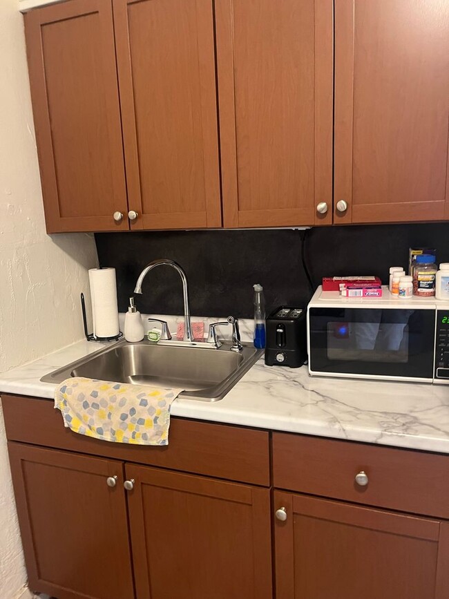 Building Photo - 412 N Linn St