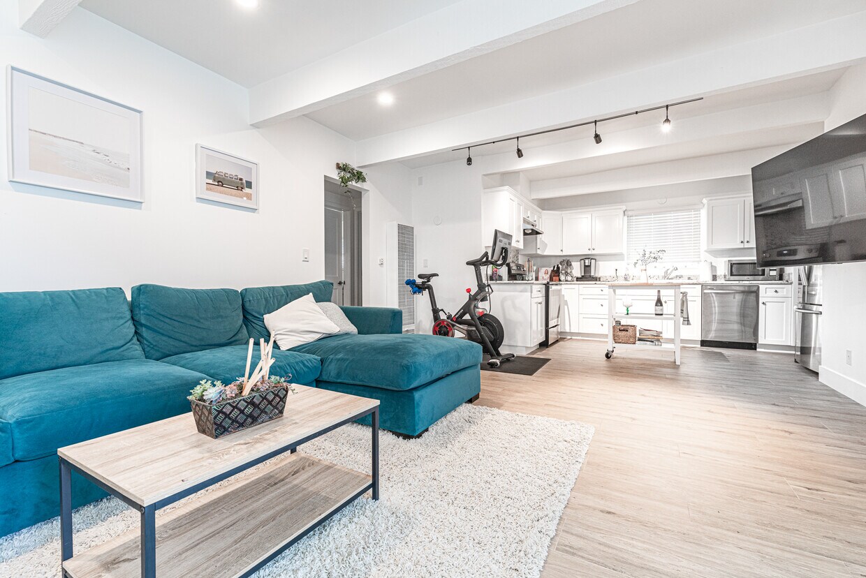 Foto principal - 915 W Balboa Blvd