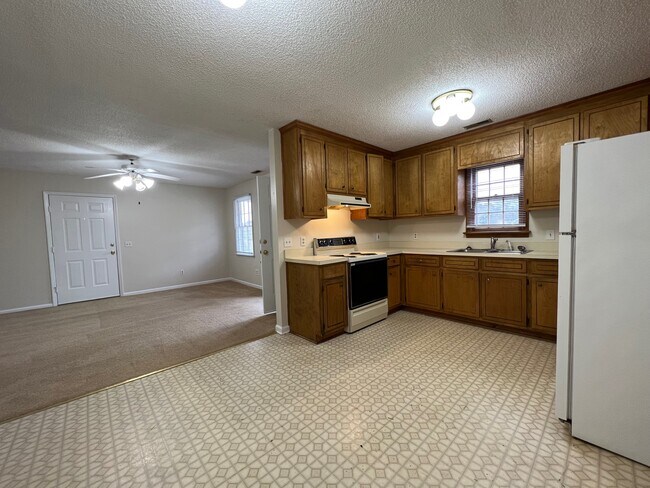 Foto del edificio - 300 Pineview Dr