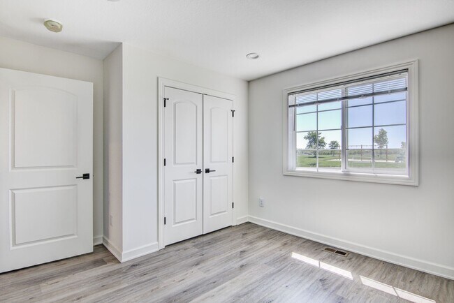 Building Photo - 3 Bedroom Town Home